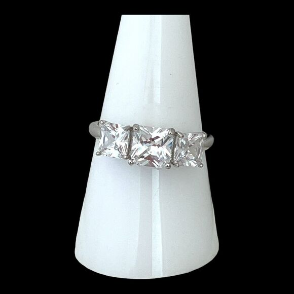 Designer Ring Size 9 3 Stone Cubic Zirconia Engagement Wedding 5V - Picture 5 of 5